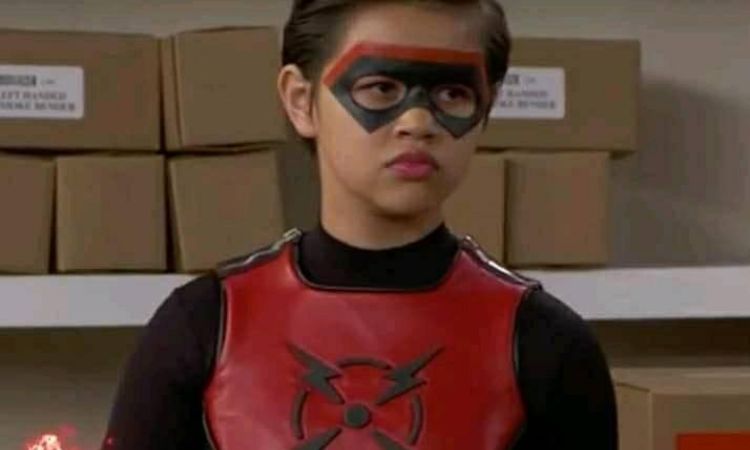 Havan Flores as her Nickelodeon character, Volt